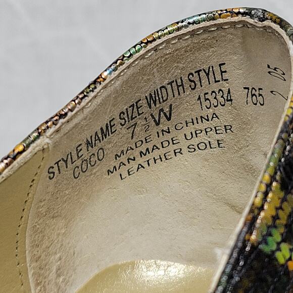 VTG Carriage Court Coco Heels Womens 7.5 Wide Black Reptile Leather Square Toe - Picture 6 of 15